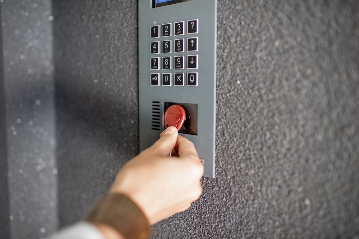 Benefits and Disadvantages to Key Fob and Key Card Access Control